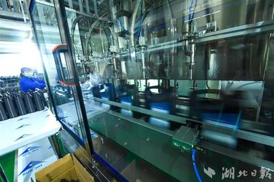 棗陽(yáng)航天潤(rùn)滑油:填補(bǔ)我國(guó)節(jié)能環(huán)保潤(rùn)滑油領(lǐng)域空白